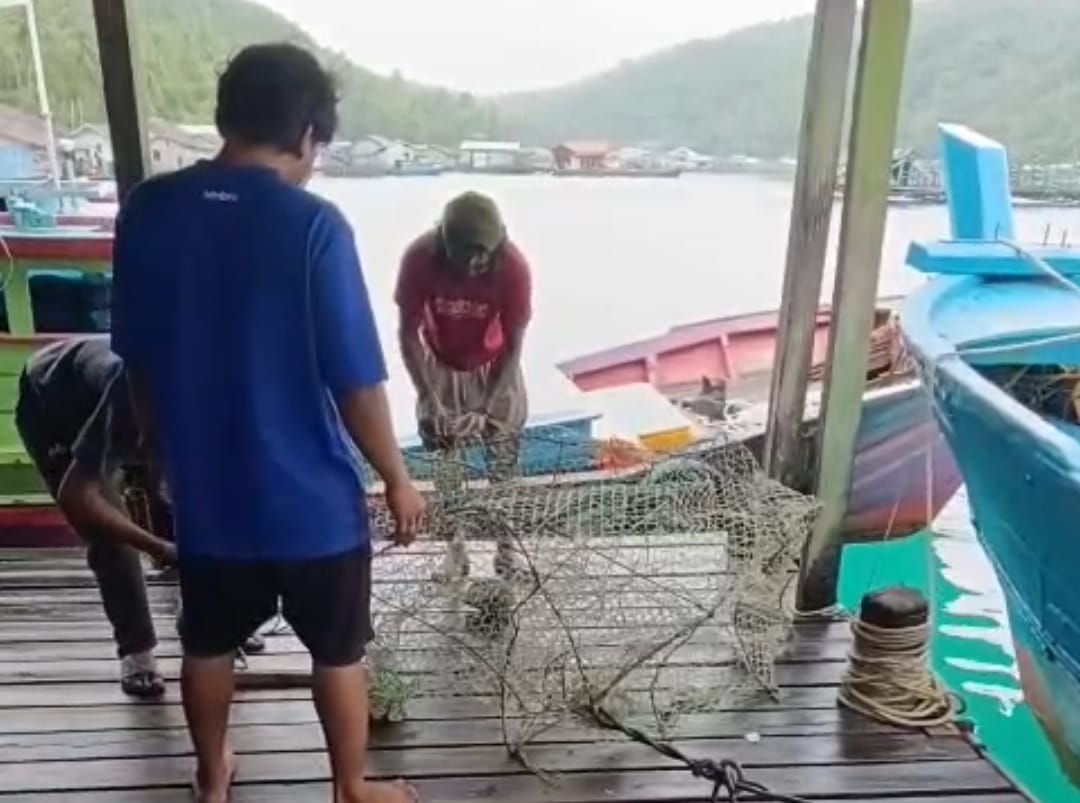 Kapal Vietnam dan Cantrang Rusak Bubu Nelayan Natuna