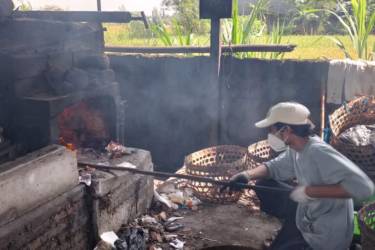 Pesantren An-Nur Jawab Krisis Sampah TPA Piyungan