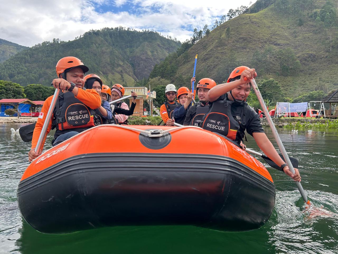 Dompet Dhuafa Waspada dan DMC Gelar Pelatihan Water Rescue di Danau Toba