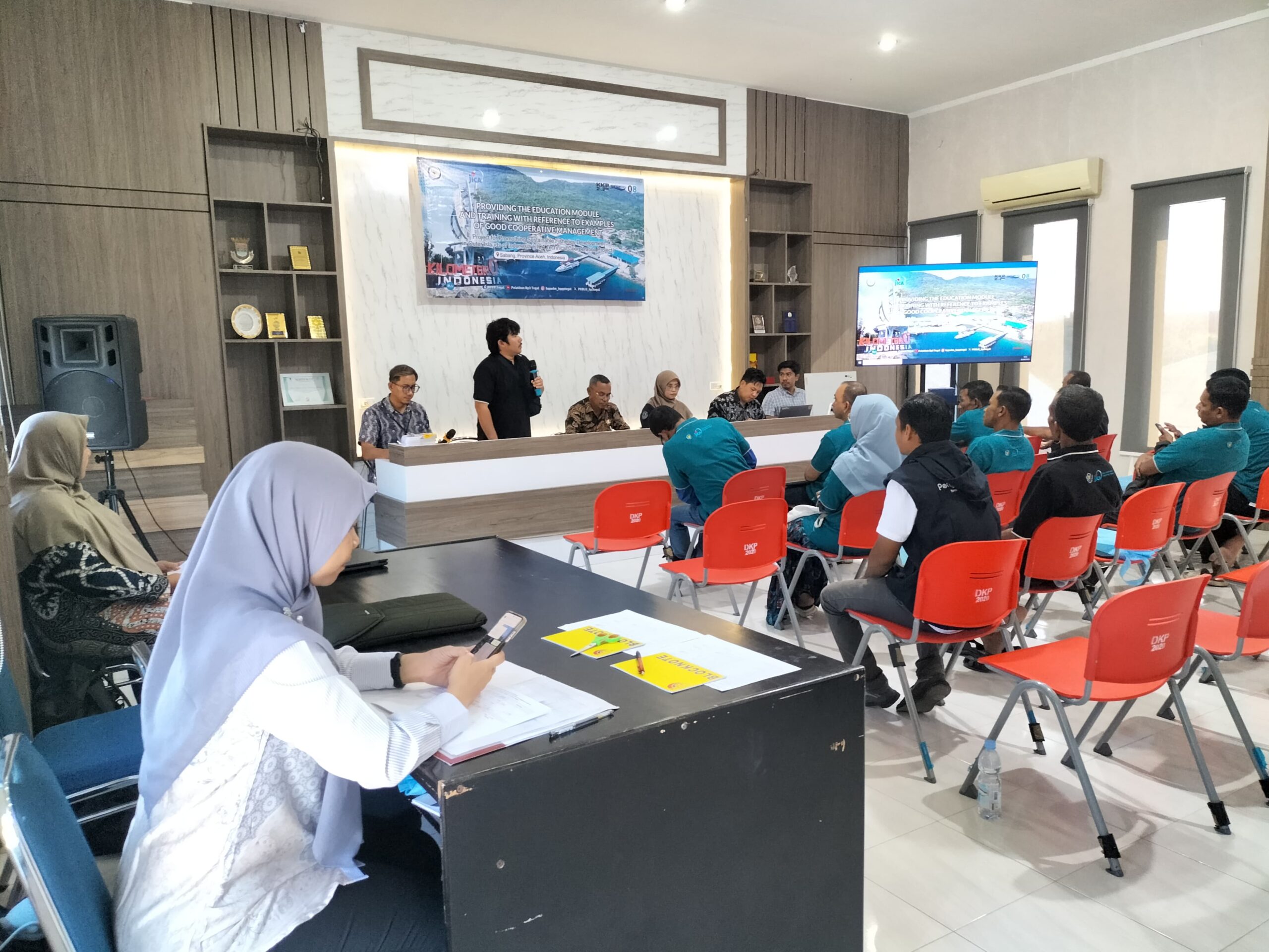 Pelatihan Pengelolaan Koperasi Perikanan yang Baik” dalam kerangka The Project for Promoting Sustainable Fisheries Development in Outer Islands of Indonesia yang dilakukan oleh KKP dan JICA, Kamis/26/06/2025. (Foto untuk Lensakita.com)