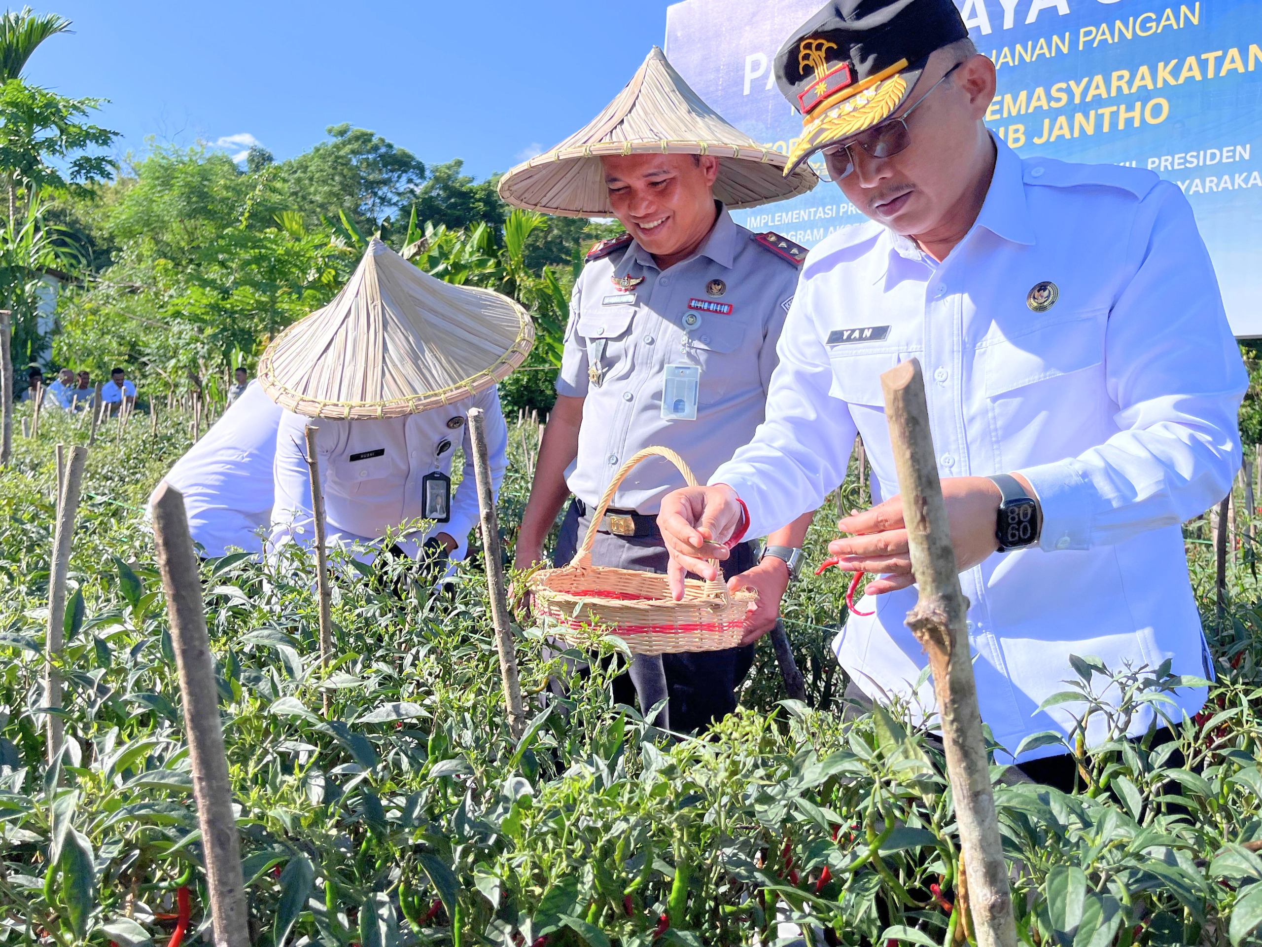 Kakanwil Ditjenpas Aceh Panen Raya dan Resmikan RJ Barbershop di Rutan Jantho