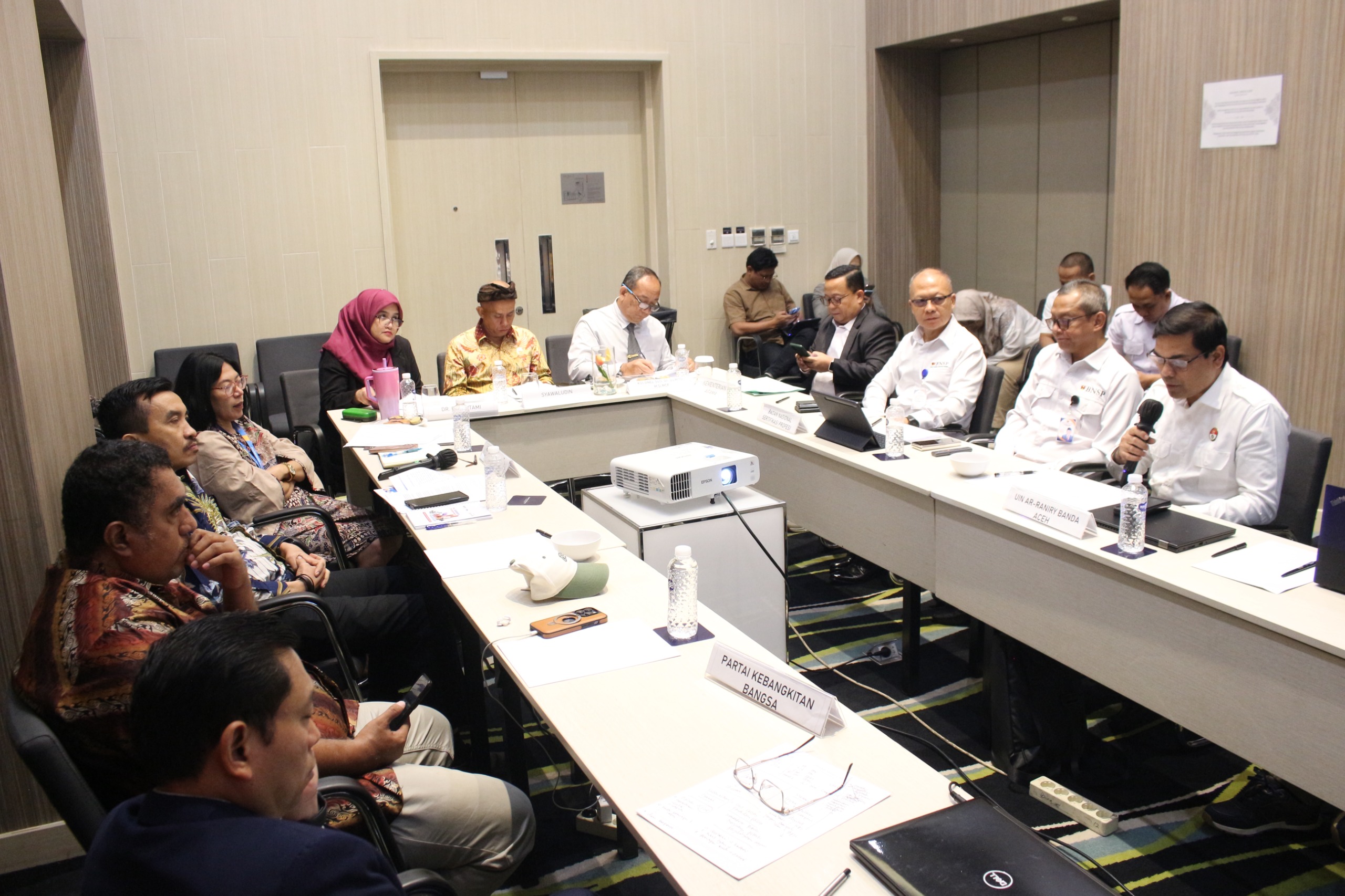 Rektor UIN Ar-Raniry Paparkan Strategi Keterbukaan Informasi pada Uji Publik KIP 2025