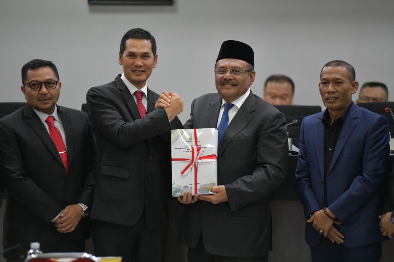 Sekda Aceh Sampaikan Nota Keuangan APBA 2026 di Paripurna DPRA
