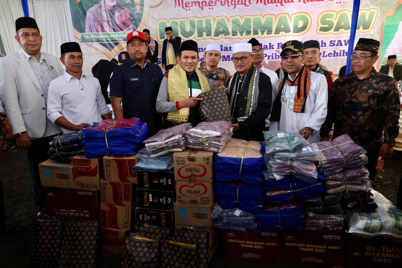 Wagub Aceh Tunaikan Janji, Hadiri Maulid dan Salurkan Bantuan untuk Dayah Babussalam