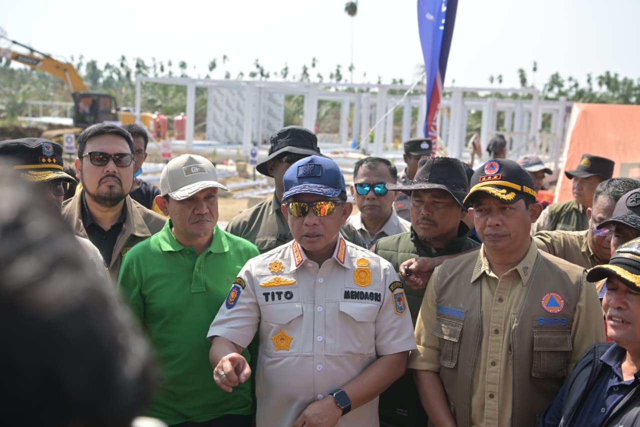 Mendagri dan Wagub Fadlullah Tinjau Posko Pengungsian Bencana di Aceh Utara