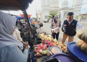 BPOM Pastikan Takjil Pasar Lambaro Aman Dikonsumsi
