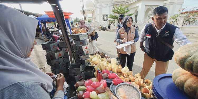 BPOM Pastikan Takjil Pasar Lambaro Aman Dikonsumsi