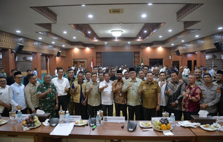 Mendagri Pimpin Rapat Penanganan Bencana Bersama Wagub, Bupati, dan Wali Kota se-Aceh
