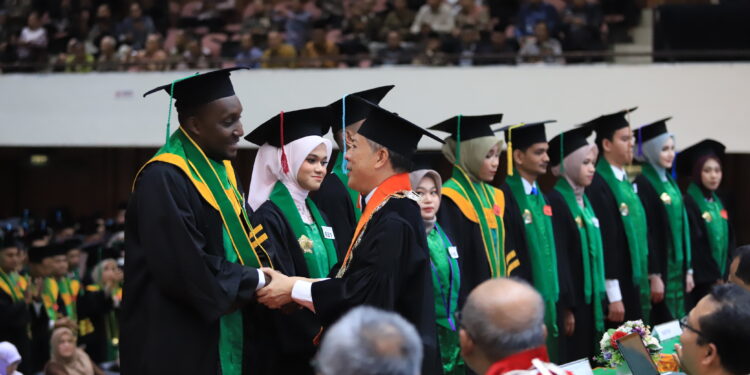 USK Luluskan 1.683 Wisudawan, Rektor Tekankan Empati dan Kontribusi untuk Bangsa