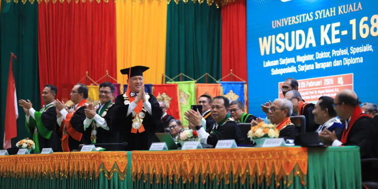 Sampaikan Pidato Terakhir di Wisuda, Rektor USK Ajak Mahasiswa Tingkatkan Kepedulian Sosial