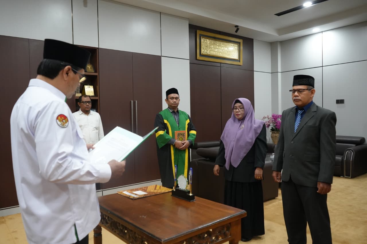 Rektor Mujiburrahman Lantik Dua Pejabat Struktural UIN Ar-Raniry