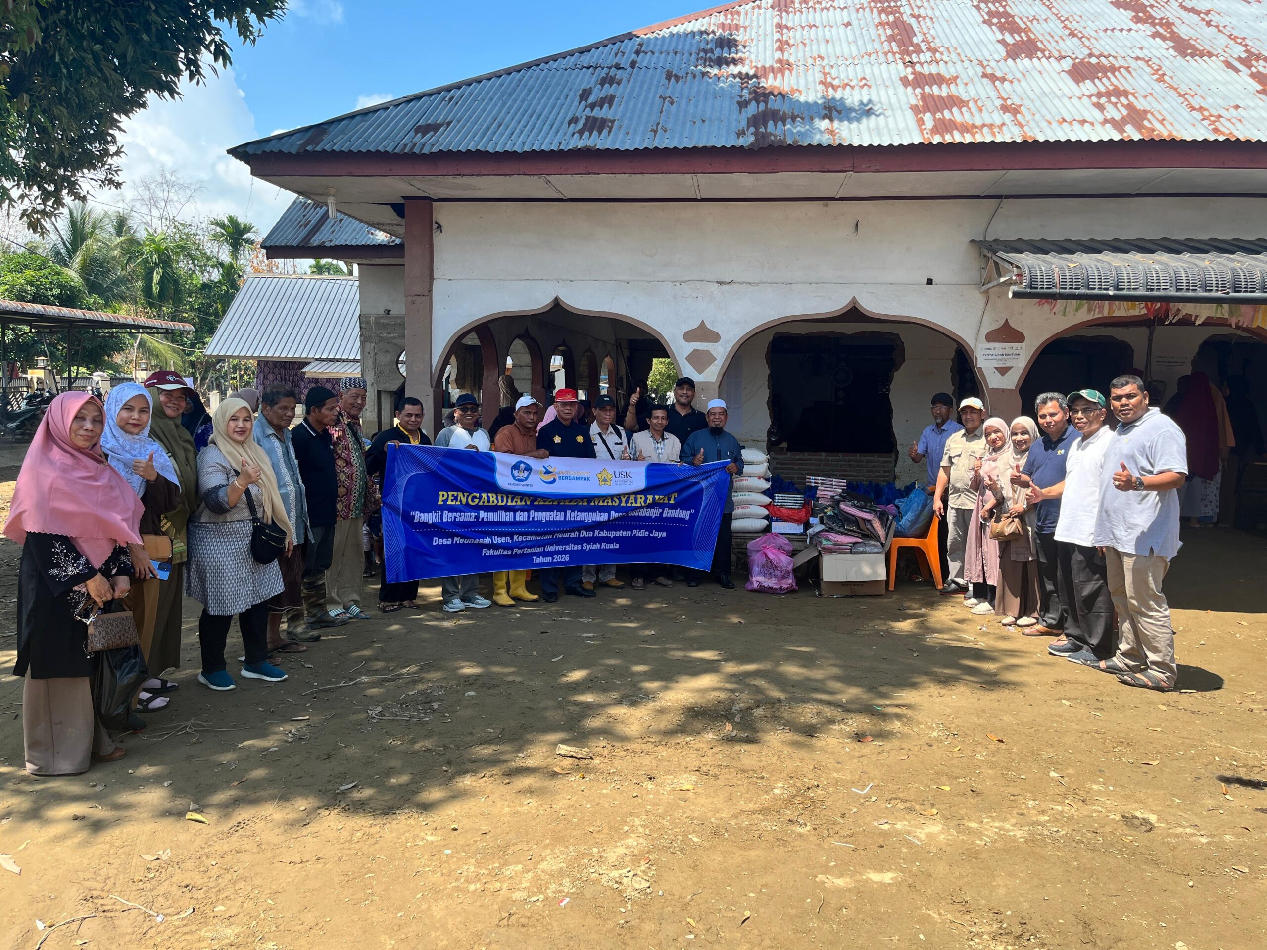 Tim Community Development FP USK Salurkan Bantuan untuk Korban Banjir di Pijay
