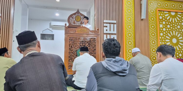 Ceramah Tarawih Perdana, Rektor UIN Ar-Raniry Soroti Dimensi Aqidah, Syariah, dan Akhlak