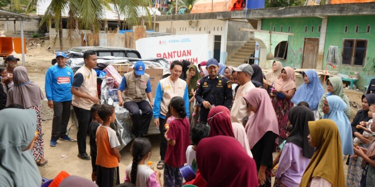 Warga Babah Kreung Geukeuh Terima Bantuan Dapur dan Perlengkapan Ibadah dari Bea Cukai