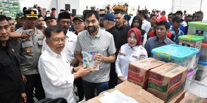 Mualem Terima Bantuan Kemanusiaan PMI Nasional yang Diserahkan Langsung oleh Jusuf Kalla Aceh Utara