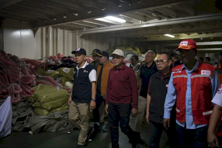 Wakil Gubernur Aceh Terima Bantuan Kemanusiaan PMI di Pelabuhan Krueng Geukuh Aceh Utara