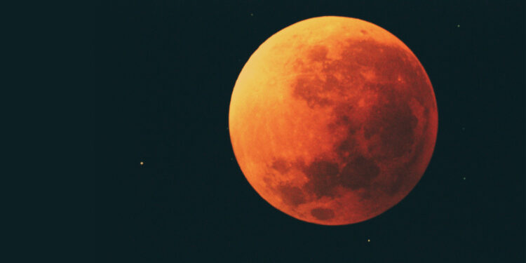 Gerhana Bulan Total Hiasi Langit Indonesia, BMKG: Puncak Terjadi Selasa Malam