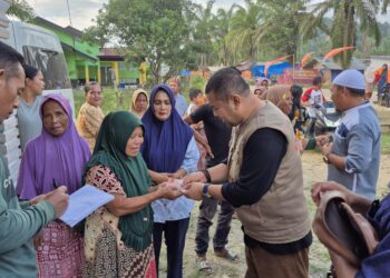 Tangis dan Pelukan Haru Iringi Penyaluran Zakat BFLF untuk Korban Banjir Bandang di Aceh Tamiang