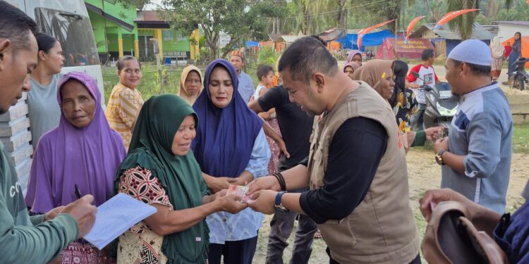Tangis dan Pelukan Haru Iringi Penyaluran Zakat BFLF untuk Korban Banjir Bandang di Aceh Tamiang