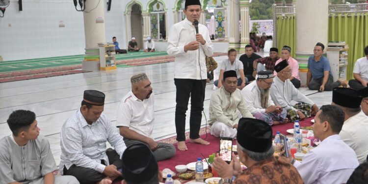 Wagub Aceh Buka Puasa Bersama Masyarakat Teupin Raya Pidie