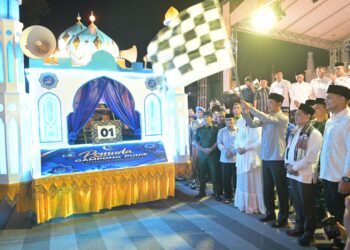 Sekda Aceh Lepas Pawai Takbir Idulfitri 1447 H di Masjid Raya Baiturrahman
