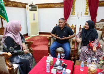 Kak Na Jamu Makan Siang Bang Ucok di Meuligoe Gubernur Aceh