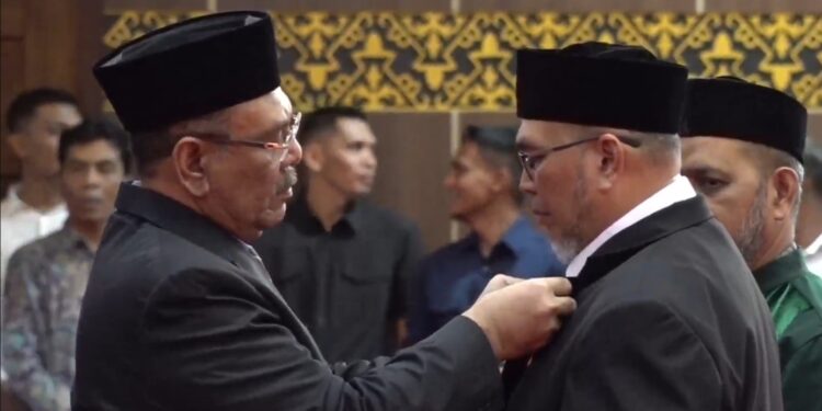 Tgk M Nizar Resmi Dilantik Jadi Anggota DPRA Gantikan Almarhum Waled Nura