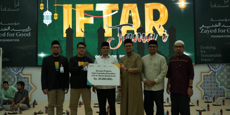 ITF UIN Ar-Raniry Salurkan 100 Paket Sembako-Santunan untuk Dhuafa dan Petugas Kebersihan