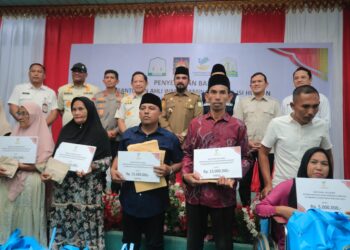 Wagub Fadhlullah Bersama Mendagri dan Mensos Serahkan Bantuan untuk Korban Bencana Aceh Timur
