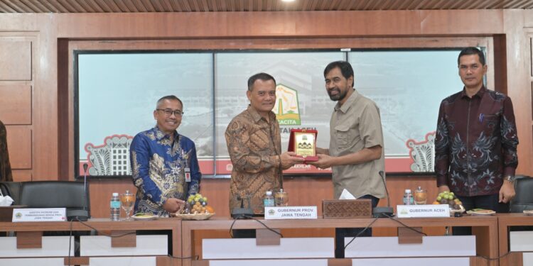 Terima Kunjungan Gubernur Jawa Tengah, Mualem Perkuat Sinergi Antar Daerah