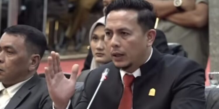Interupsi di Paripurna, Anggota DPRA Minta Audiensi Langsung dengan Mualem Tanpa Pimpinan