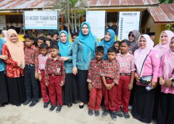 Bunda Guru Aceh Semangati Murid SD Negeri Tanah Rata