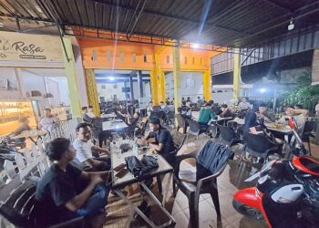 Listrik Padam, Warga Abdya Andalkan Warkop untuk Ngecas HP dan Akses Internet