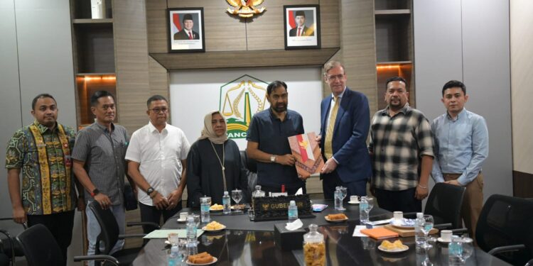 Mualem Sambut Kunjungan Wakil Kepala Perwakilan Kedutaan Belanda di Aceh
