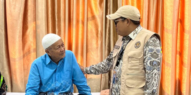 Sapa Jemaah Kloter 04-BTJ, Irsyadi: Jaga Kesehatan dan Fokus Ibadah