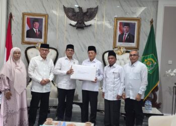Prof Mujib Serahkan Berkas Empat Calon Rektor UIN Ar-Raniry ke Menteri Agama