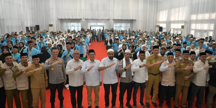 Mualem Lepas Kloter Pertama CJH Aceh, Tekankan Kebersihan Hati dan Kesiapan Fisik