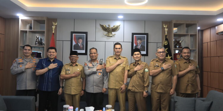 Sekda Nasir Silaturahmi dengan Kapolda Aceh