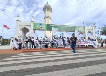Koalisi Masyarakat Sipil Kibarkan Bendera Putih, Desak Pemerintah Tetapkan Bencana Aceh-Sumatra sebagai Bencana Nasional