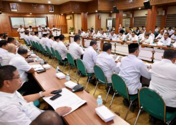 Pimpin Rapat Koordinasi Bersama SKPA, Wagub Dek Fadh: Transparansi adalah Kunci