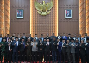 Dek Fadh Hadiri Rapat Paripurna DPRA, Sampaikan Tanggapan atas Pertanggungjawaban APBA 2025