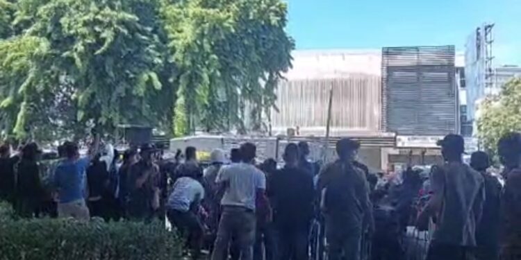 Doa Bersama HDA ke-21 di Masjid Raya Baiturrahman Berakhir Ricuh