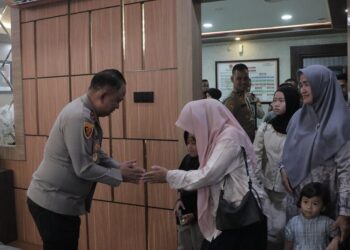 Bentuk Kepedulian, Kapolda Aceh Serahkan Santunan ASABRI untuk Ahli Waris Bripka Kurniadi