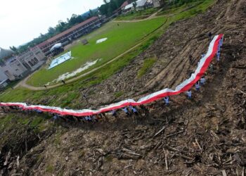 BSI Kibarkan Merah Putih 81 Meter, Titipkan Semangat Bangkit untuk Aceh Tamiang