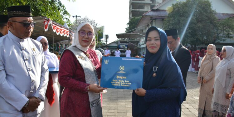 Peringati HUT RI ke-81, BKKBN Aceh Serahkan Satyalencana Karya Satya dan Gelar Beragam Lomba