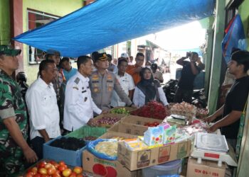 Sidak Pasar Induk, Suradji Junus Pastikan Harga Pangan Stabil