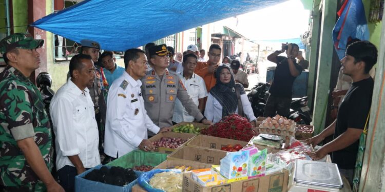 Sidak Pasar Induk, Suradji Junus Pastikan Harga Pangan Stabil