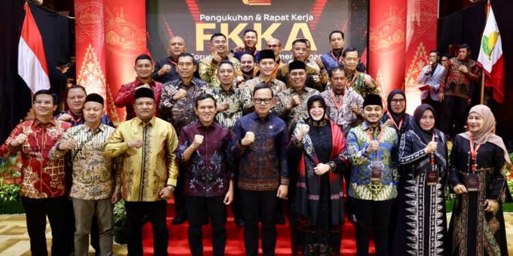 ‎Wagub Bersama Wamendagri Hadiri Pengukuhan DPP FKKA Aceh