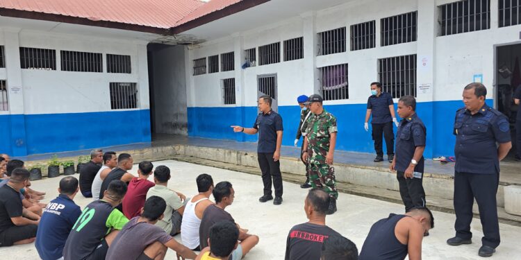 Kalapas Blangpidie Pimpin Razia Gabungan Bersama TNI-Polri, Sejumlah Barang Terlarang Diamankan