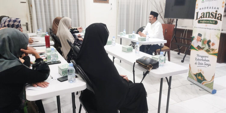 YWHA Kembali Gelar Madrasah Lansia, Bekali Peserta Ilmu Agama hingga Persiapan Hari Tua